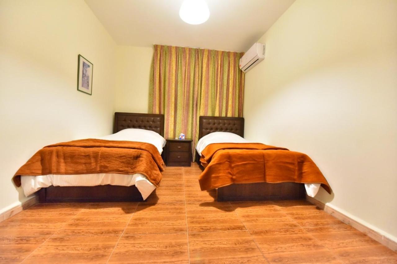 Al Farooq Hotel Apartments Amman Bagian luar foto