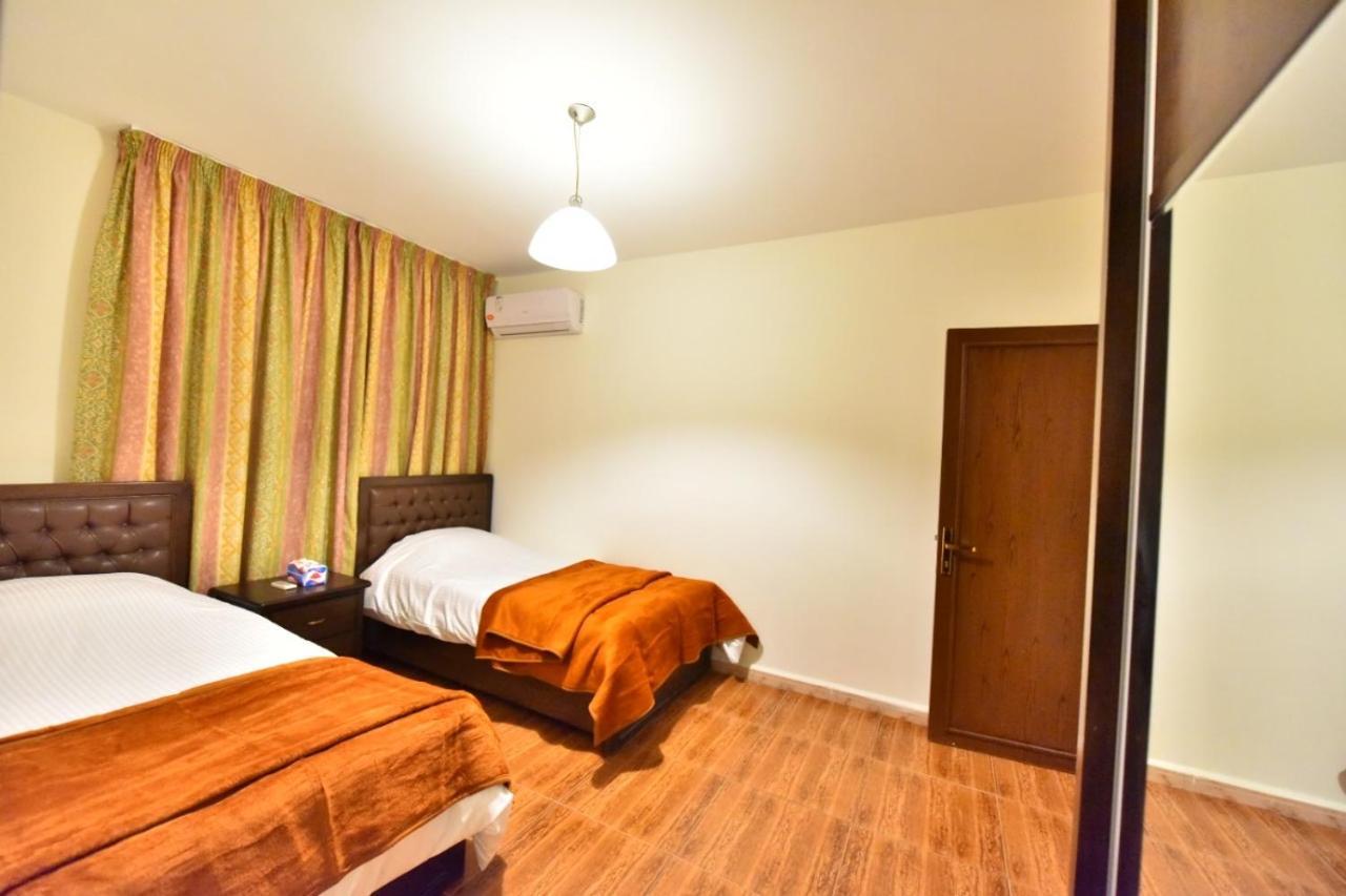 Al Farooq Hotel Apartments Amman Bagian luar foto