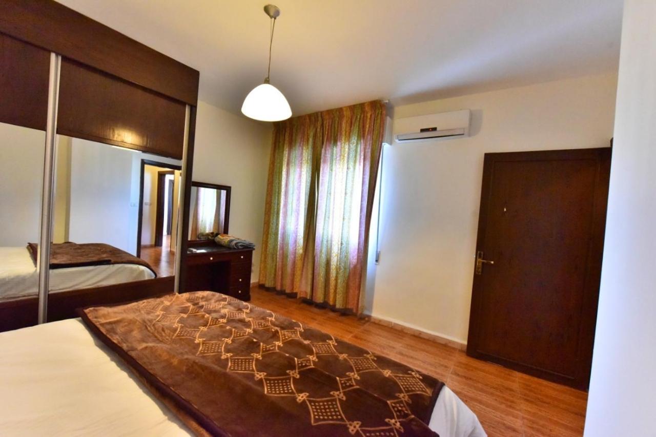 Al Farooq Hotel Apartments Amman Bagian luar foto