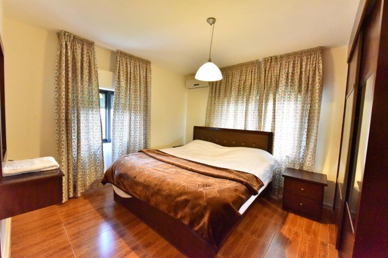 Al Farooq Hotel Apartments Amman Bagian luar foto