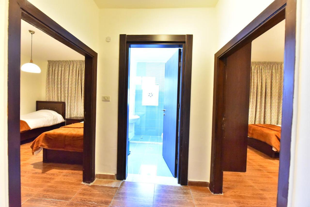 Al Farooq Hotel Apartments Amman Bagian luar foto