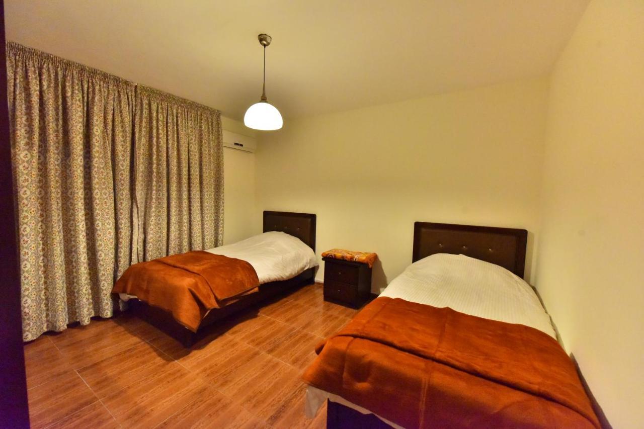 Al Farooq Hotel Apartments Amman Bagian luar foto