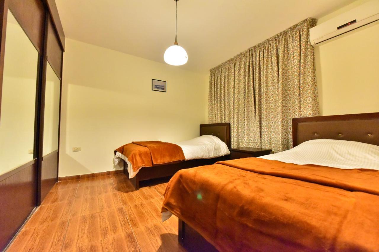 Al Farooq Hotel Apartments Amman Bagian luar foto