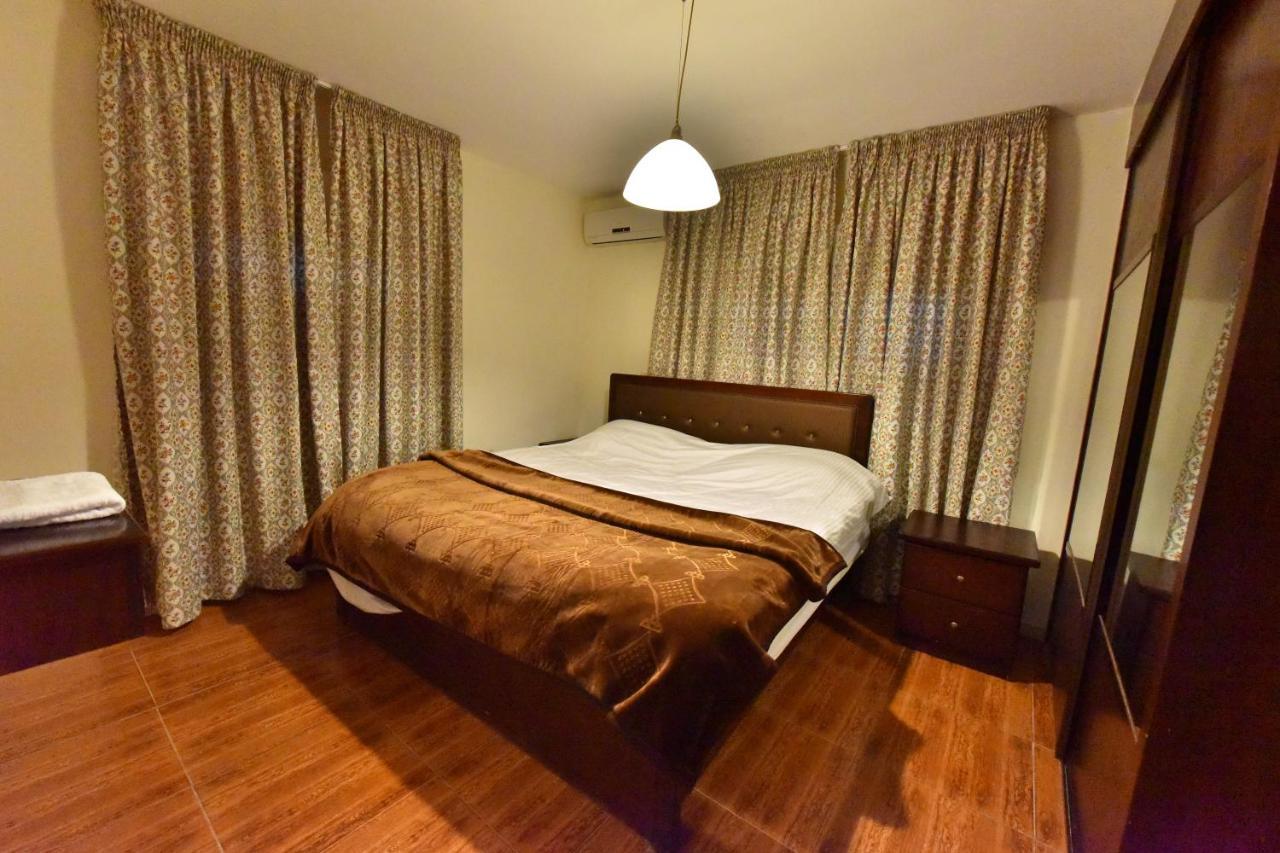 Al Farooq Hotel Apartments Amman Bagian luar foto