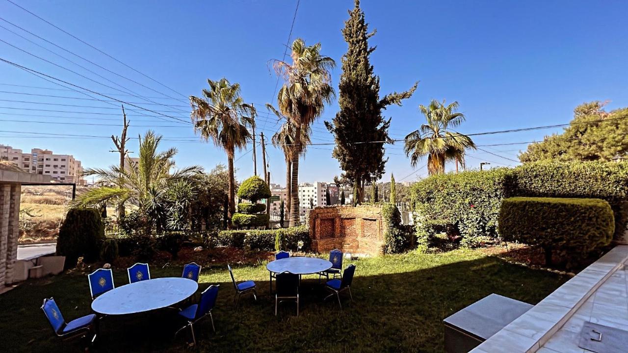 Al Farooq Hotel Apartments Amman Bagian luar foto