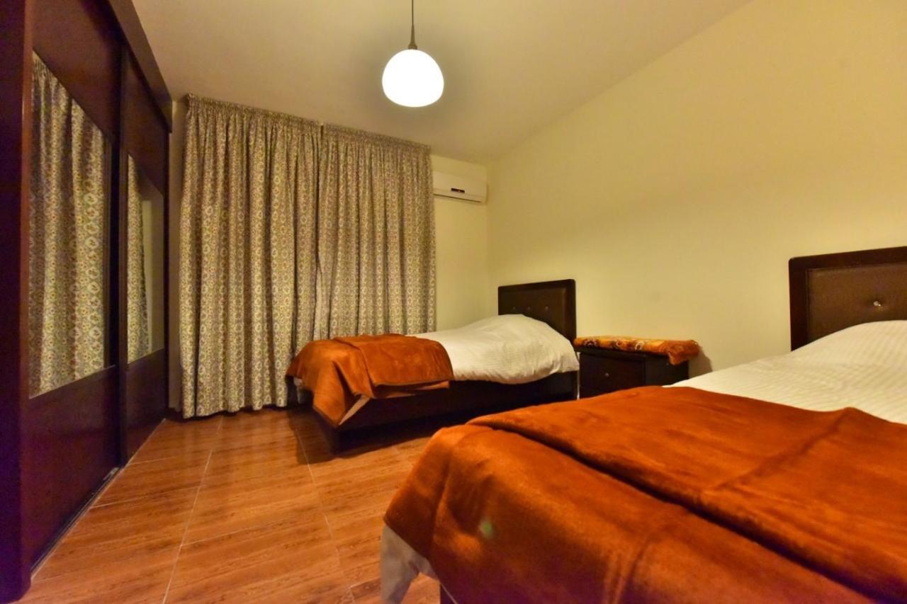 Al Farooq Hotel Apartments Amman Bagian luar foto